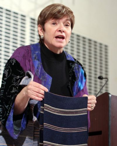 Rabbi Barbara Aiello explains how hidden Jewish traditions are uncovered. Here she demonstrates how the woven &quot;vancale&quot; scarf from Tiriolo has its origins in the Jewish prayer shawl, called a &quot;tallit.&quot;