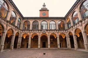 <div class="buttonTitle"><div class="roundedlIcon white mbianco mprest"></div></div>Bologna University: A Beacon of Scholarship and Tradition in Italy