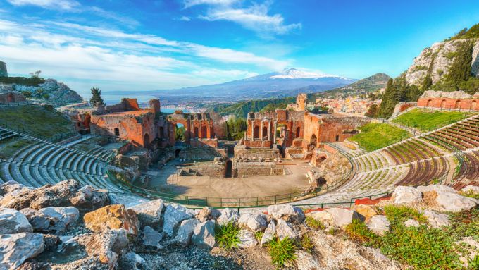 On the Cover: Explore an Italian Amphitheater - La Gazzetta Italiana