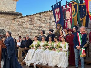 <div class="buttonTitle"><div class="roundedlIcon white mbianco mprest"></div></div>Young Damsels Star in Assisi’s Medieval Festival, Calendimaggio