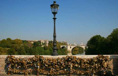 Italian Lovers Celebrate Valentine&#039;s Day