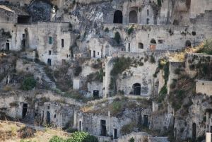 Tiered houses in the Sassi. Photo credit: Francesco Paolo Fumerolo/Flickr