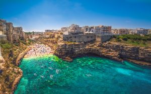 <div class="buttonTitle"><div class="roundedlIcon white mbianco mprest"></div></div>On the Cover: Puglia