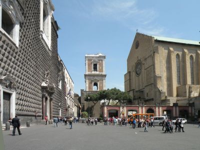 <div class="buttonTitle"><div class="roundedlIcon white mbianco mprest"></div></div>Naples’ Basilica di Santa Chiara