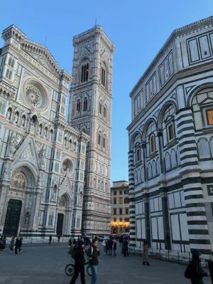 <div class="buttonTitle"><div class="roundedlIcon white mbianco mprest"></div></div>Florence: The Delights of Exploring Without the Crowds