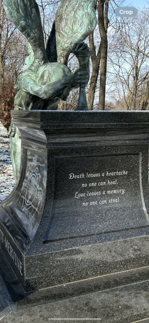 Vita di Paese: Lake View Cemetery: Crypts, Mausoleums and Tombstones
