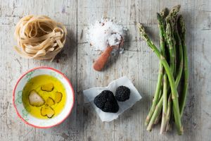 <div class="buttonTitle"><div class="roundedlIcon white mbianco mprest"></div></div>In the Cucina with La Gazzetta: Strangozzi al Tartufo Nero e Asparagi