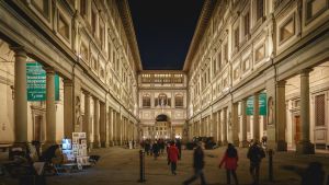 <div class="buttonTitle"><div class="roundedlIcon white mbianco mprest"></div></div>After Dark in Italy: The Magic of Night of the Museums