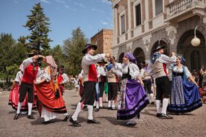 <div class="buttonTitle"><div class="roundedlIcon white mbianco mprest"></div></div>Festivals in Italy in June: A Celebration of Culture, Music, and Tradition