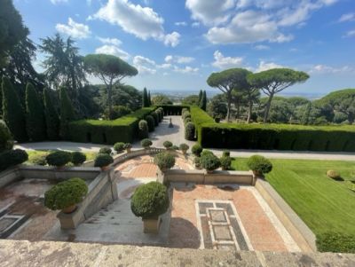 <div class="buttonTitle"><div class="roundedlIcon white mbianco mprest"></div></div>Castel Gandolfo, Rome&#039;s Hidden Gen