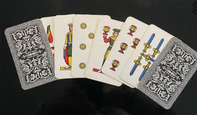 <div class="buttonTitle"><div class="roundedlIcon white mbianco mprest"></div></div>Scopa