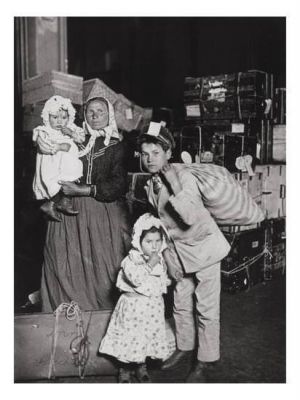 Early Italians Arriving at Ellis Island Needed Help