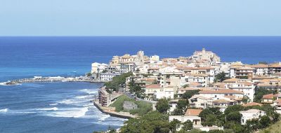 Photo Source: https://commons.wikimedia.org/wiki/File:PanoramadiamanteEM1.jpg