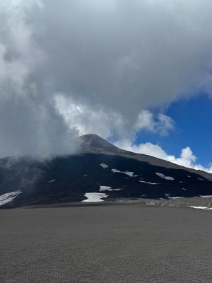 <div class="buttonTitle"><div class="roundedlIcon white mbianco mprest"></div></div>An Unforgettable Adventure on Europe’s Most Active Volcano
